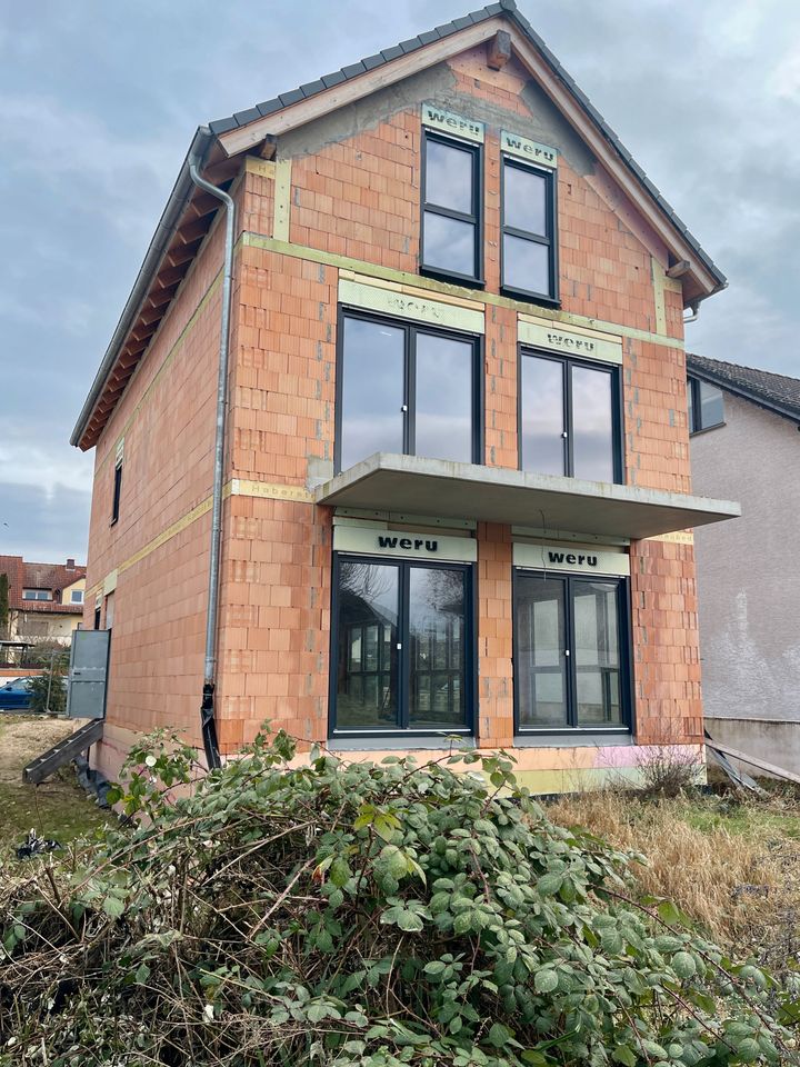 Geschlossener Rohbau, großzügiges Einfamilienhaus mit Garten zum Fertigbauen! in Mühlheim am Main