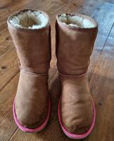 UGG Boots Gr.39 chestnut/pink, original und gepflegt Hessen - Friedrichsdorf Vorschau