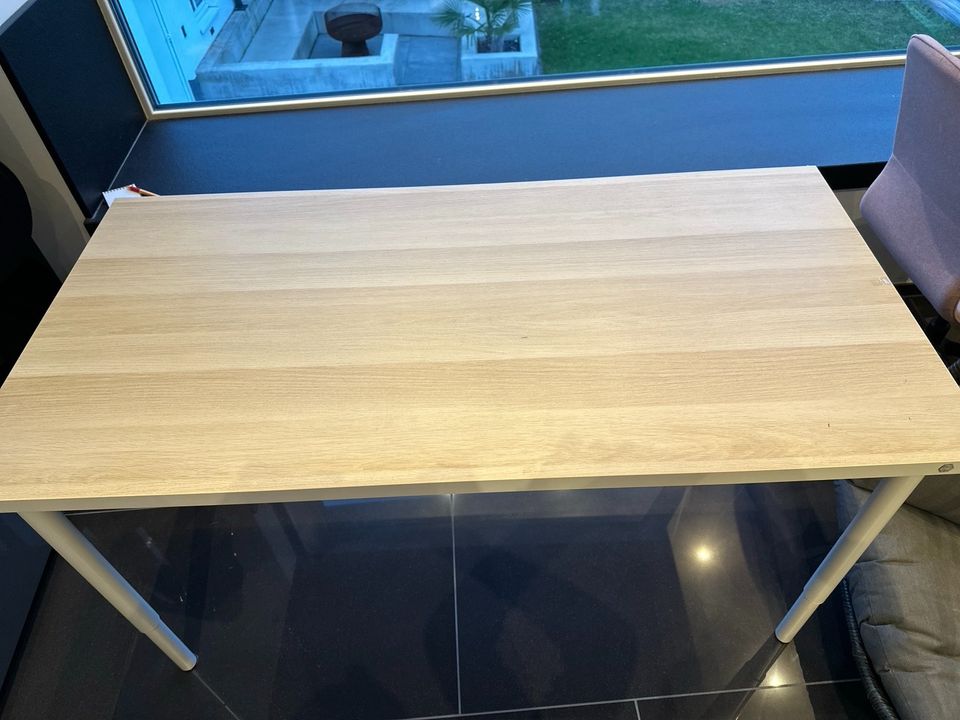 Ikea Schreibtisch in Neustadt