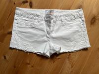 Weiße Jeansshorts Spitze neuwertig Hessen - Gelnhausen Vorschau