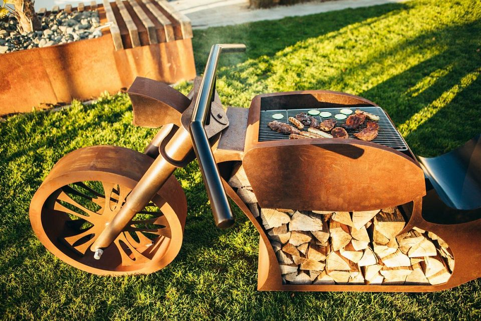 Grill-Stelle Motorrad 260 cm Corten-Stahl BBQ Holzkohle FREI HAUS in Herten