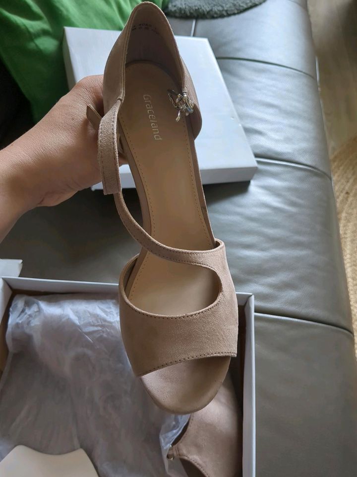 Sandaletten Beige Spangenpumps 41 neu Graceland Deichmann in Legden