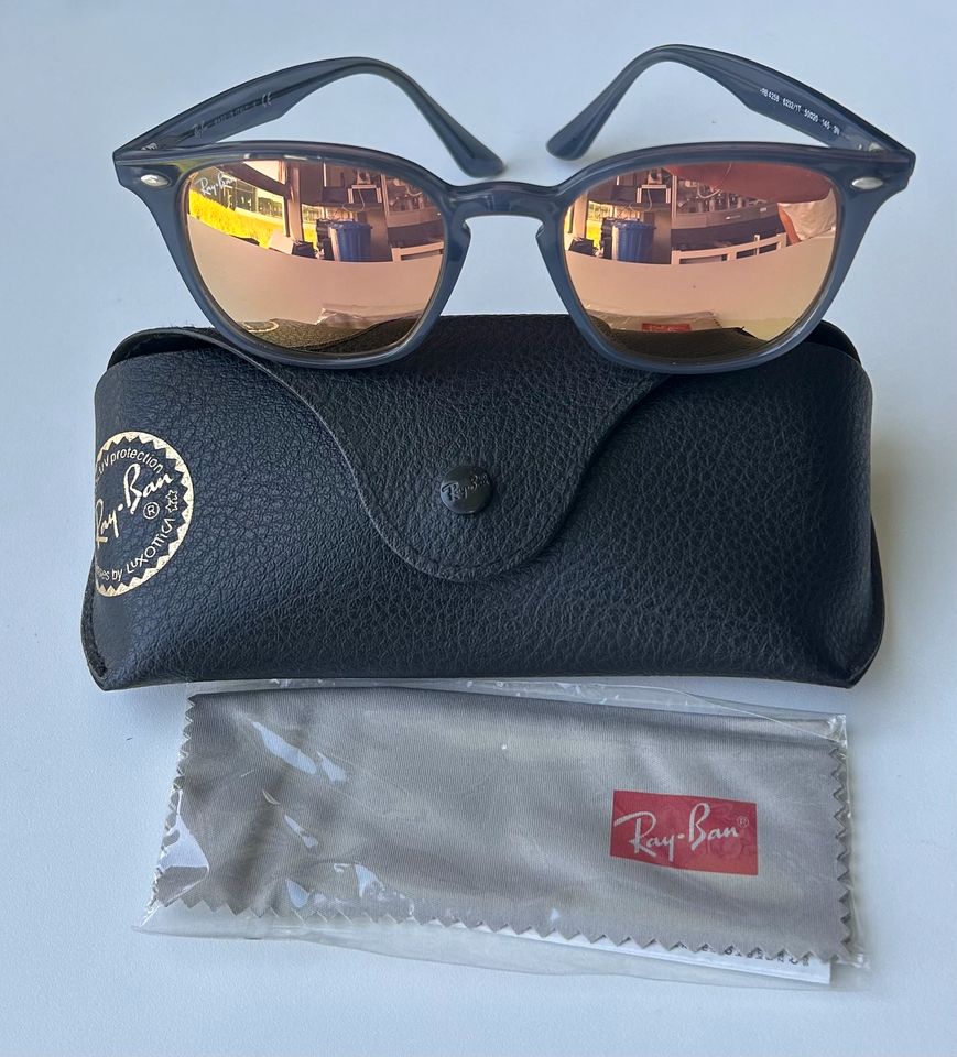 Ray-Ban Sonnenbrille mit verspiegelten Gläsern in Aaseestadt