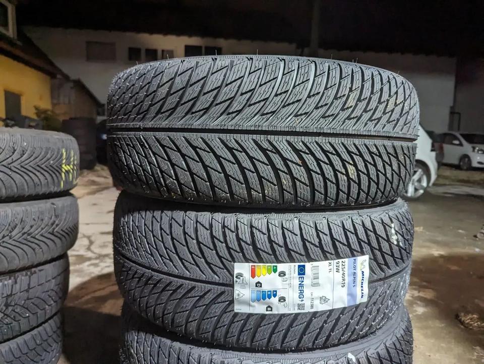 Neu! 2x Winterreifen 225/40 R19 93W XL Michelin Pilot Alpin 5 in Laupheim