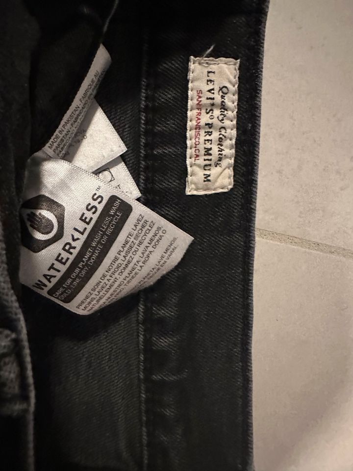 Levi’s Jeans Hose grau Anthrazit schwarz W33 L30 Lot 512 in Mannheim