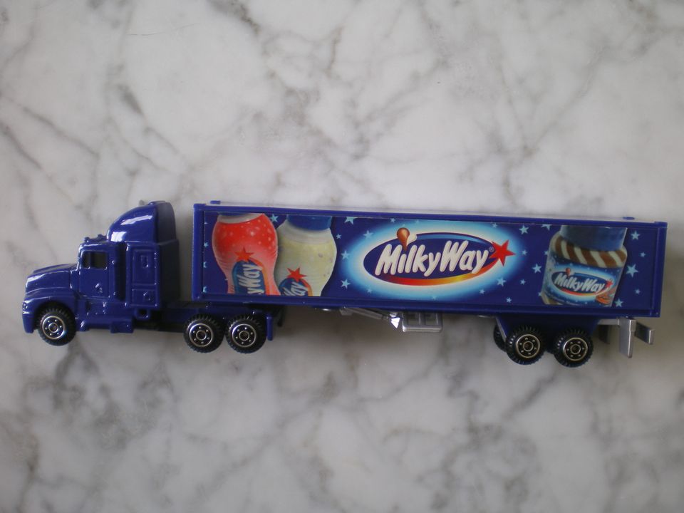 932 / Milky Way – Milky Way – 2006 – Kenworth T800 SZ in Reinbek