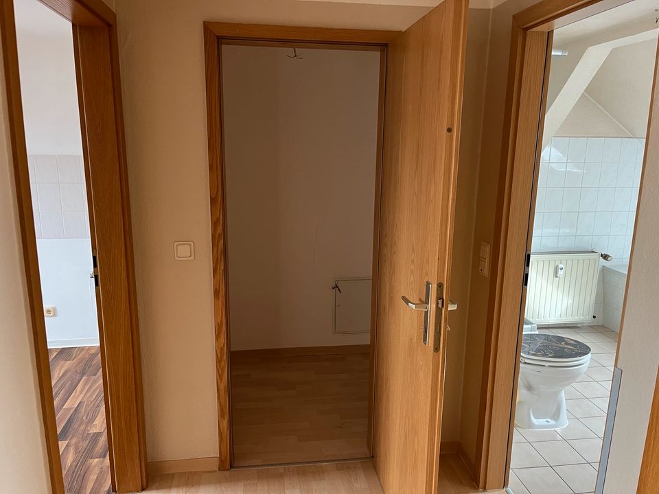 3 Zimmer Wohnung  Küche  Bad  65 qm in Mühlhausen