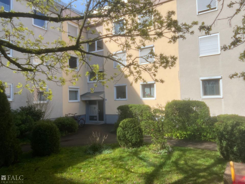 Wohnen im Grünen: Einladende Wohnung mit Weitblick und Komfort in Nürnberg (Mittelfr)