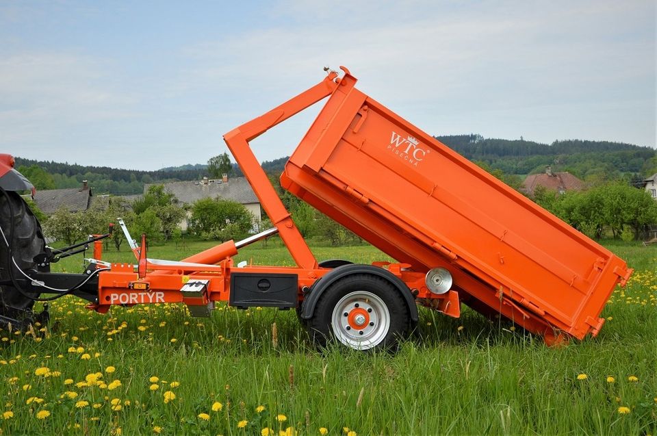 Hakenliftanhänger Abroller 4300kg WTC Traktor LKW Container NEU in Osterweddingen