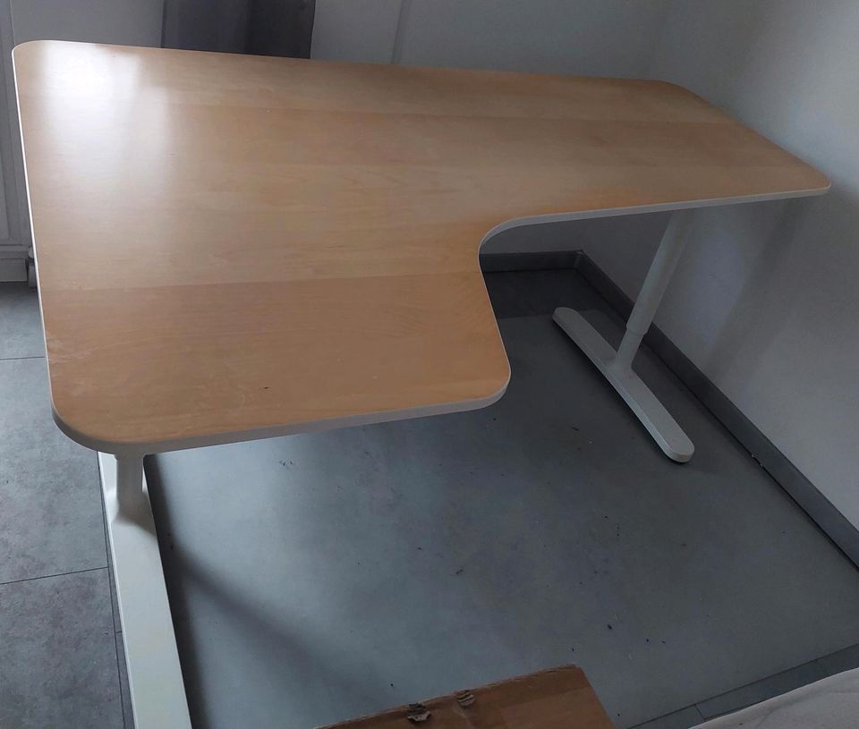 Ikea Bekant Eck Schreibtisch 160x110cm in Freigericht