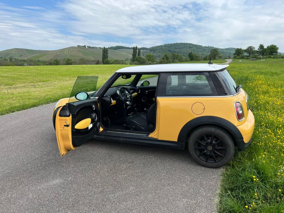 MINI Cooper Automatik Gelb in Öhringen