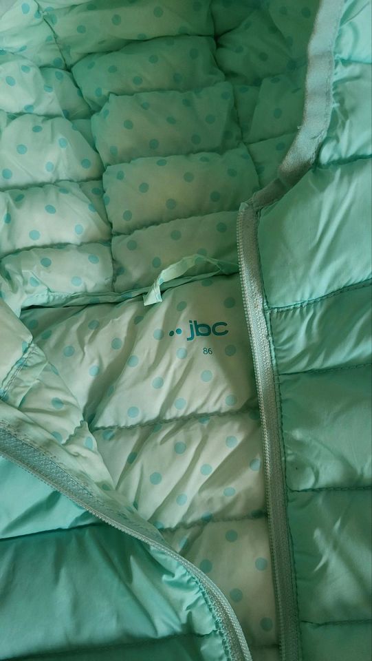 Leichte Daunenjacke von JBC in Mintgrün Gr. 86 in Düsseldorf