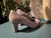 Wildleder Pumps Gr. 41 Clarks / flieder / Rauleder Frankfurt am Main - Eckenheim Vorschau