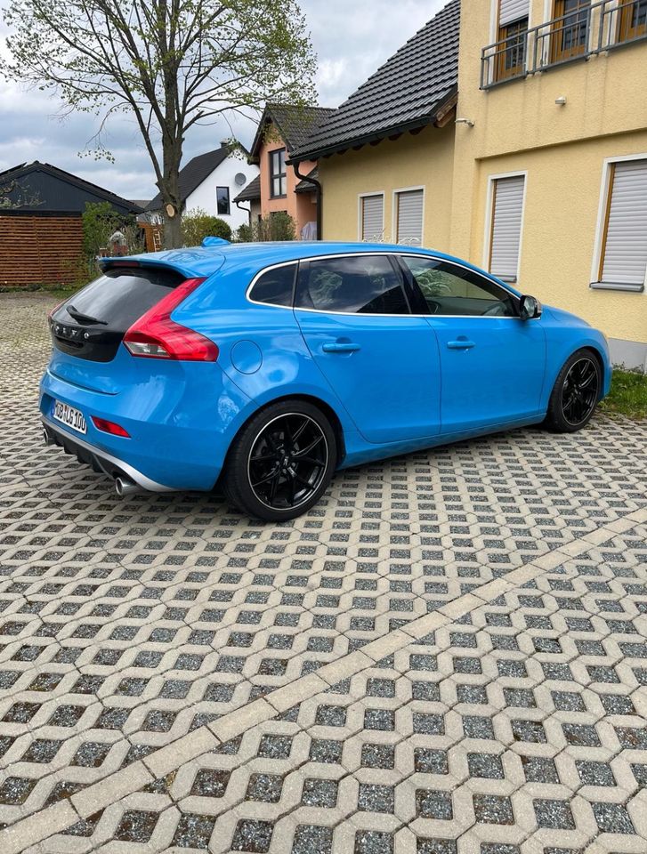 Volvo V40 D4 R-Design in Bayreuth