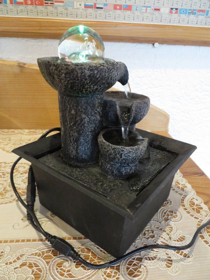 Zierbrunnen granitgrau mit Pumpe, Beleuchtung und drehender Glask in Kirchenthumbach