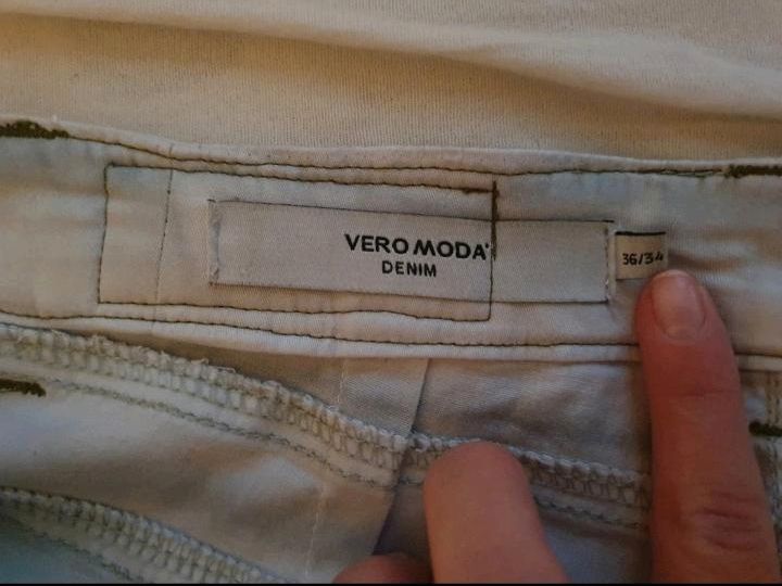 Helle Hose türkis weißblau slim Vero Moda 36 in Sexau