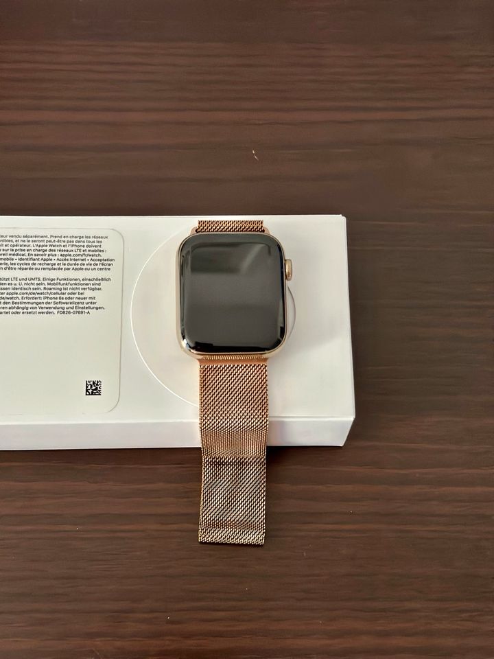 Apple Watch Gold Serie 6 44mm LTE in Markkleeberg
