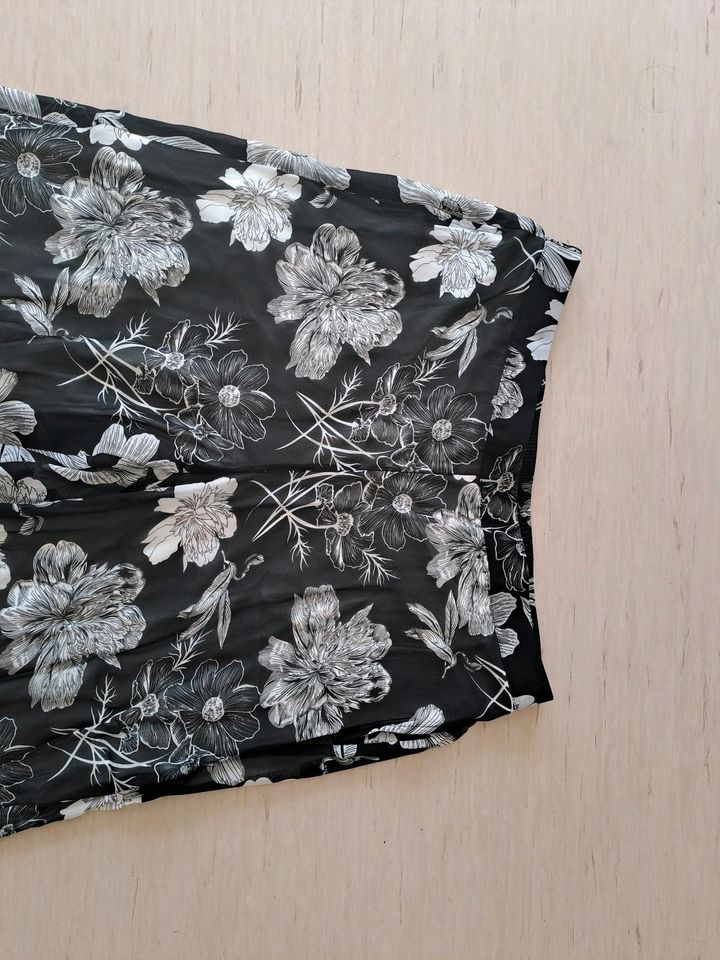 Weite Damen Sommer Schlupfhose Größe 46 Madeleine Blumenmuster in Waldkraiburg