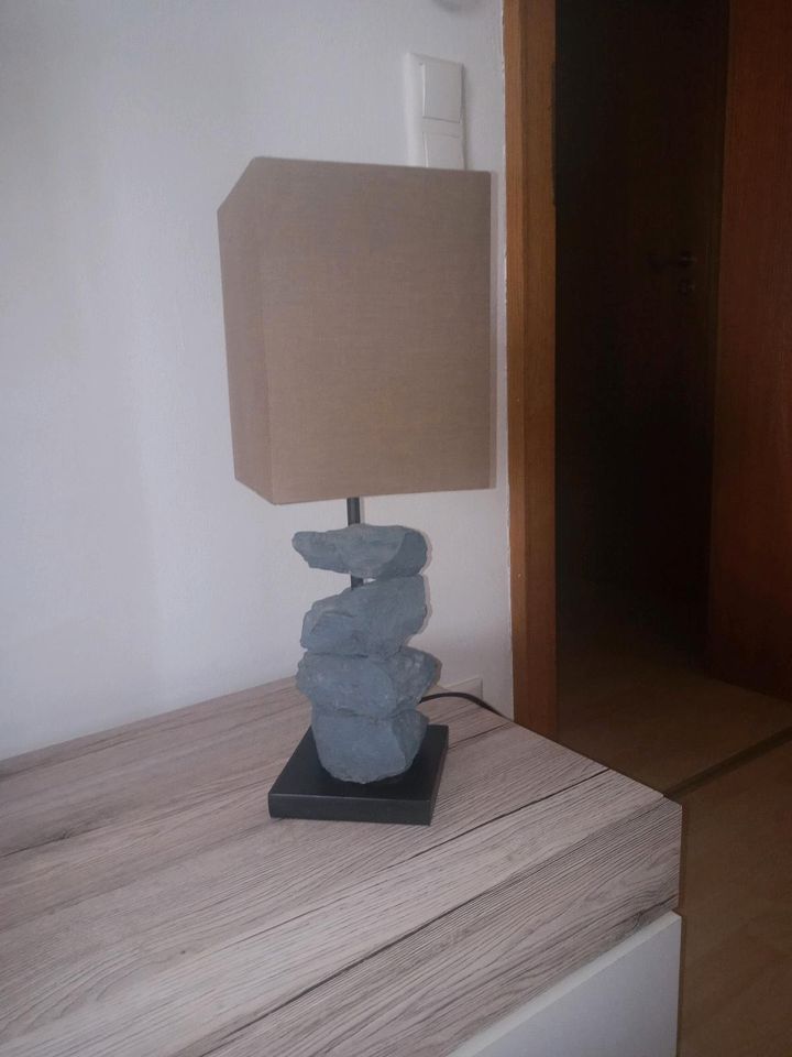 Lampe/Stein in Altenmünster