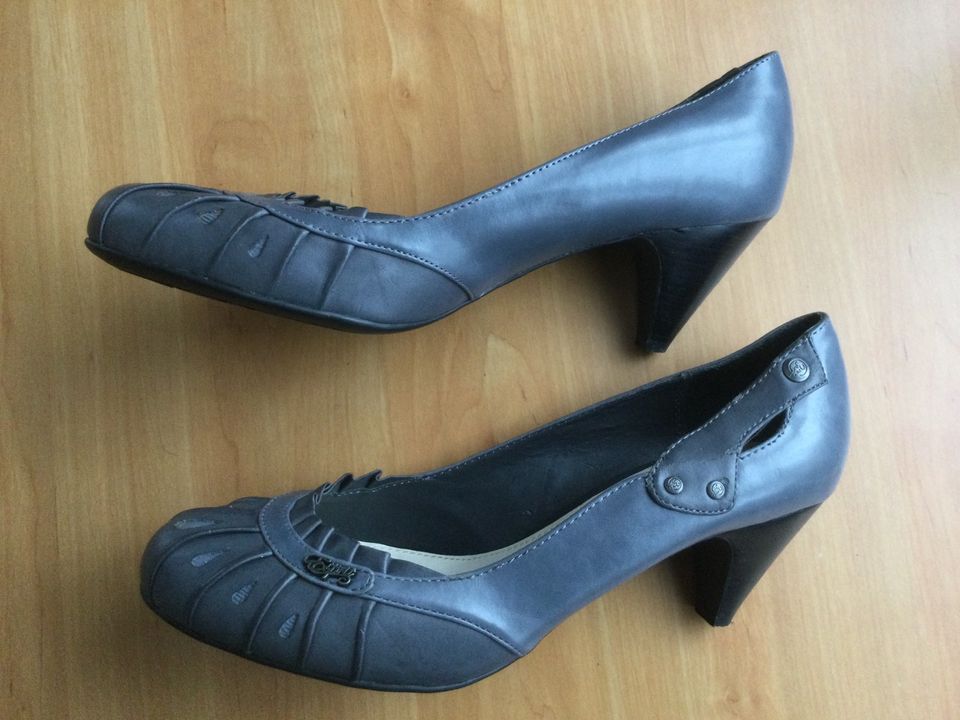 Esprit Pumps, Nieten, grau, Innensohle gepolstert in Schaafheim