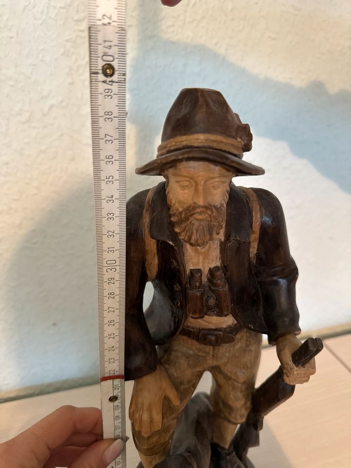 Holzfigur Jäger Schnitzerei in Großaitingen