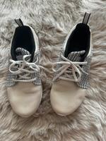 Puma Turnschuhe beige/schwarz Größe 39 Leipzig - Probstheida Vorschau