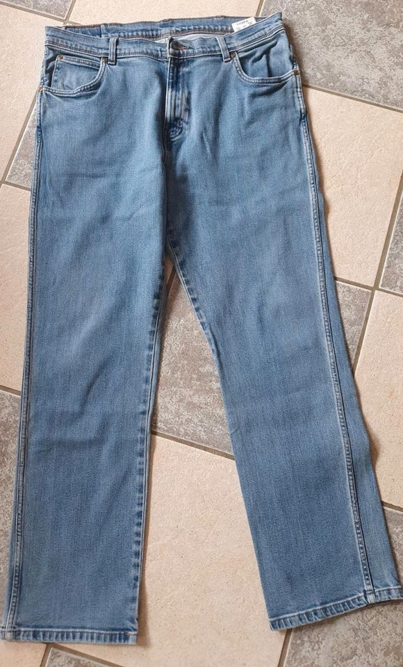 Wrangler Herrenhose Jeans 36/32 in Uslar