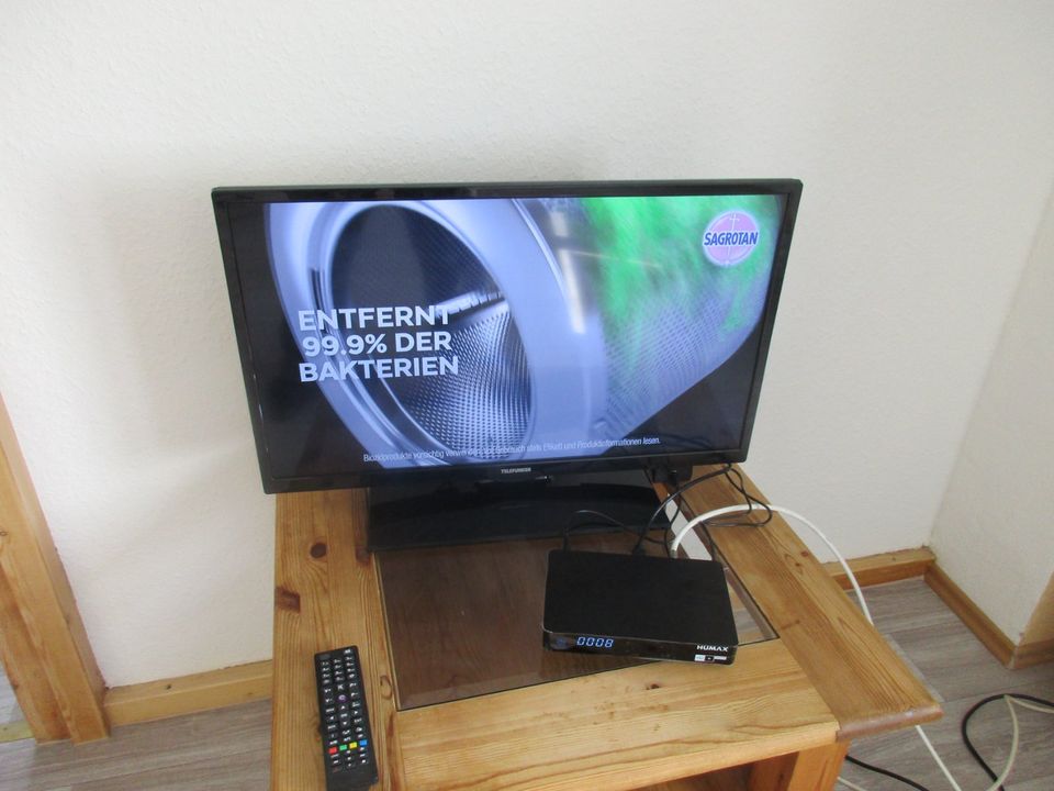 Fernseher TV  Flachbild  Telefunken 28 Zoll mit Neuem Humax Twin in Klingenmünster