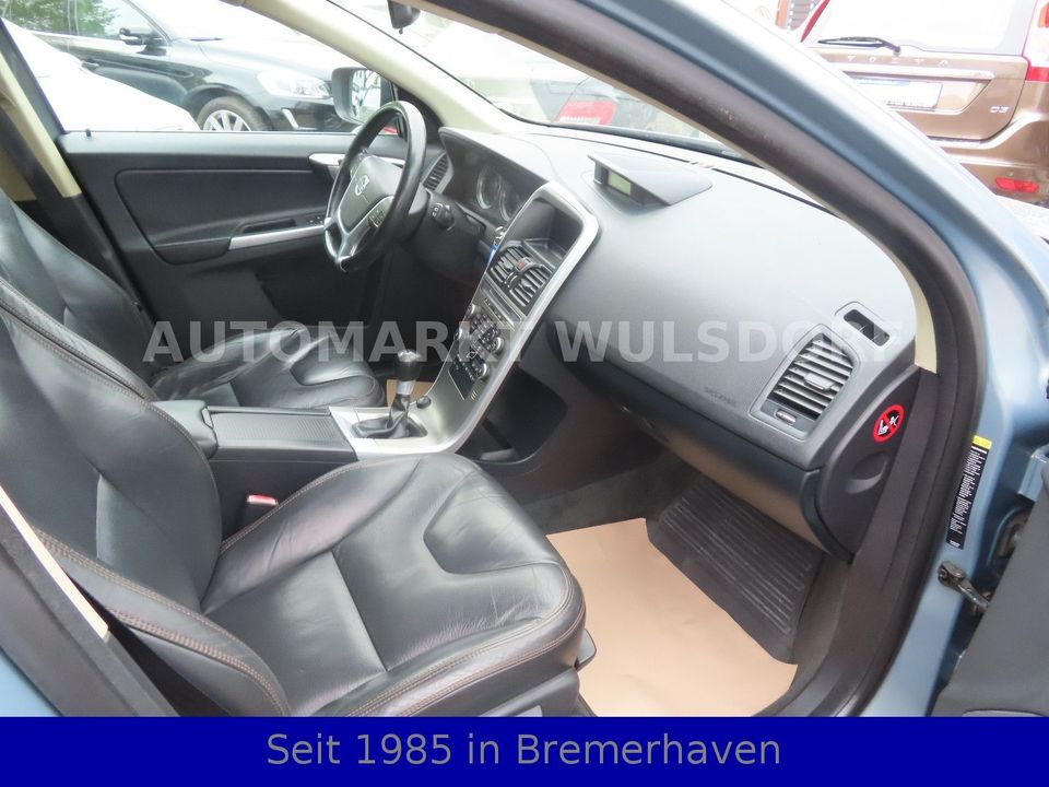 Volvo XC 60 Momentum AWD,1Hand,Scheckheft,Leder,AHK, in Bremerhaven