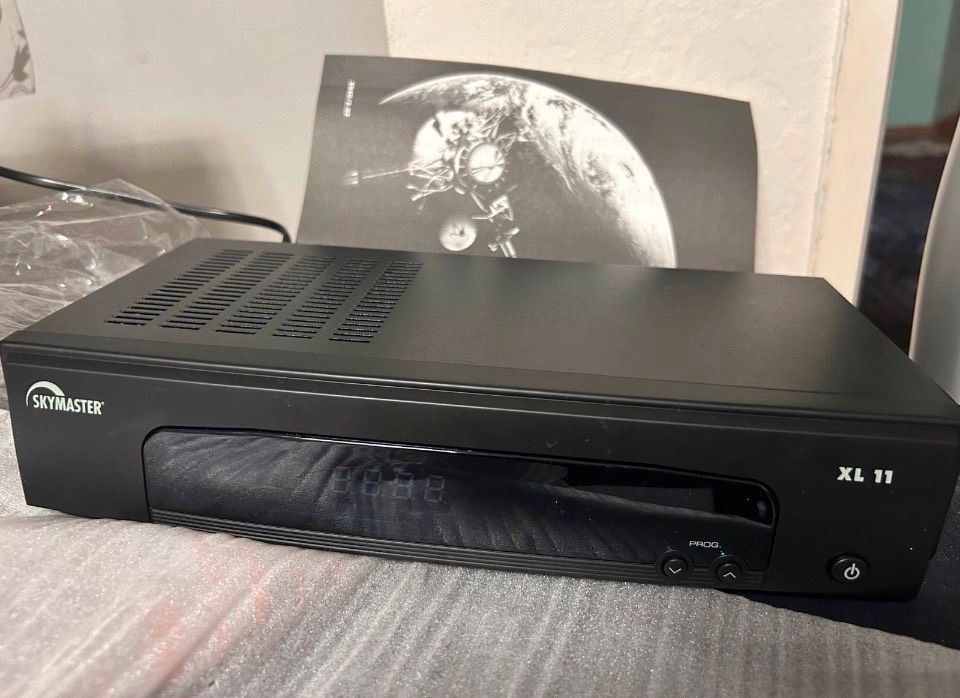 Analog Der f XL 11 Satelliten Receiver , Anrufbeantworter in Hamburg