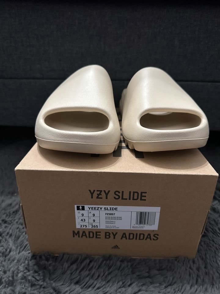 Adidas Yeezy Slides Bone EU 43/US9 in Berlin