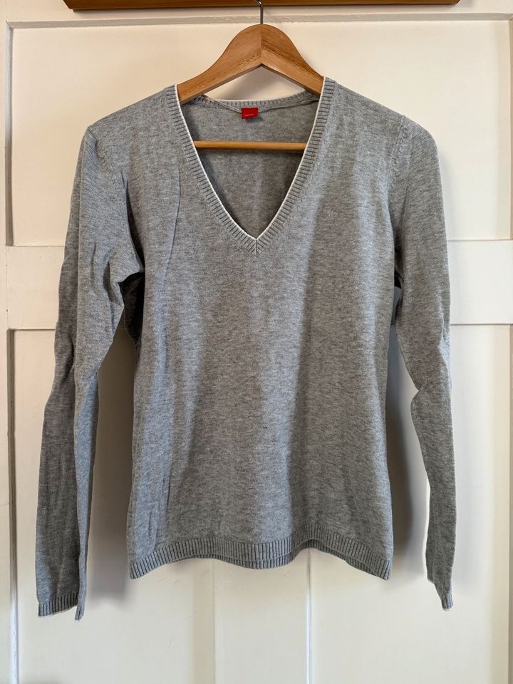 Grauer Pullover  Gr. M  Marke: Esprit in München