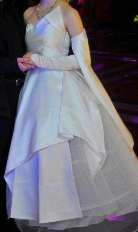 Lunafreya Nox Fleuret Final Fantasy 15 Wedding Dress Cosplay in Bad Nauheim