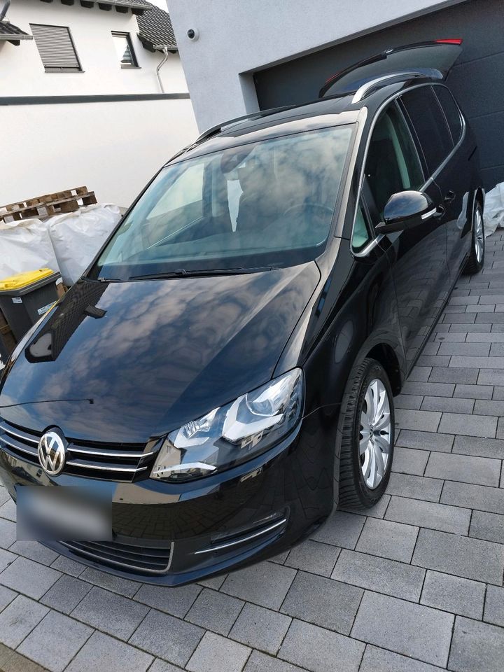 VW Sharan 2.0tdi 177ps Vollausstattung 7Sitzer Kamera Kurvenlicht in Wetzlar