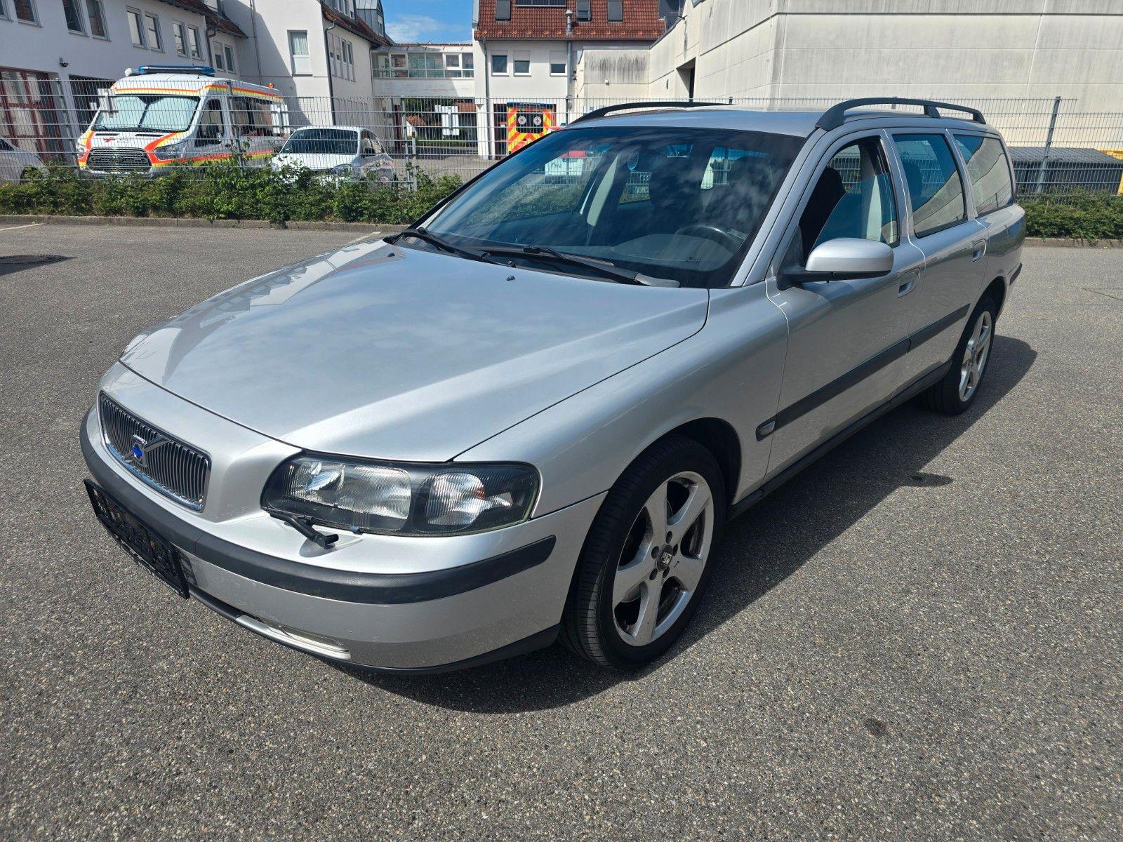 Abbildung des Autos Volvo V70 2.5T AWD.  &qu…