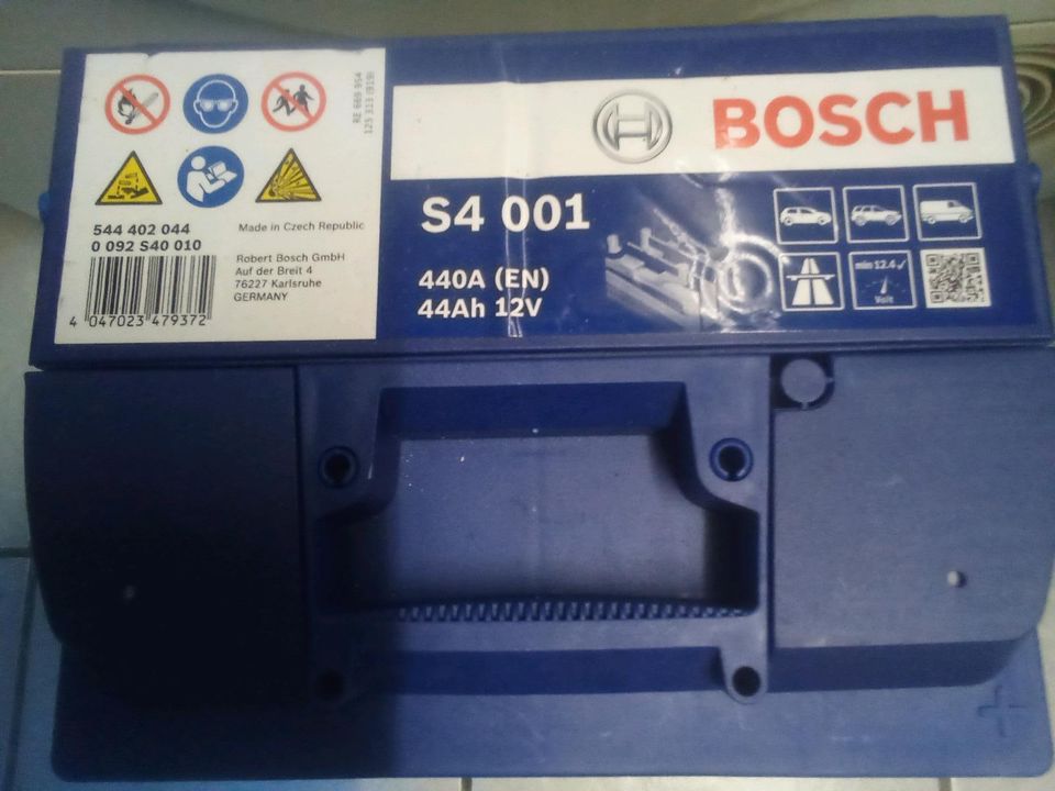 Bosch Autobatterie, neu und unbenutzt zu verkaufen in Friedeburg