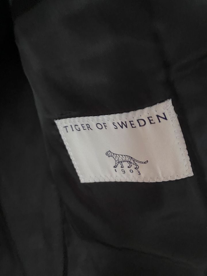 Anzug Tiger of Sweden Größe 52 in Porta Westfalica