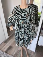 Gemustertes Kleid mit goldenem Streifen Gr. M Vila Nordrhein-Westfalen - Paderborn Vorschau
