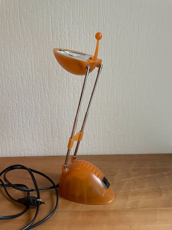 Orange Schreibtischlampe, vielfach veränderbar, Fa .Massive in Aachen