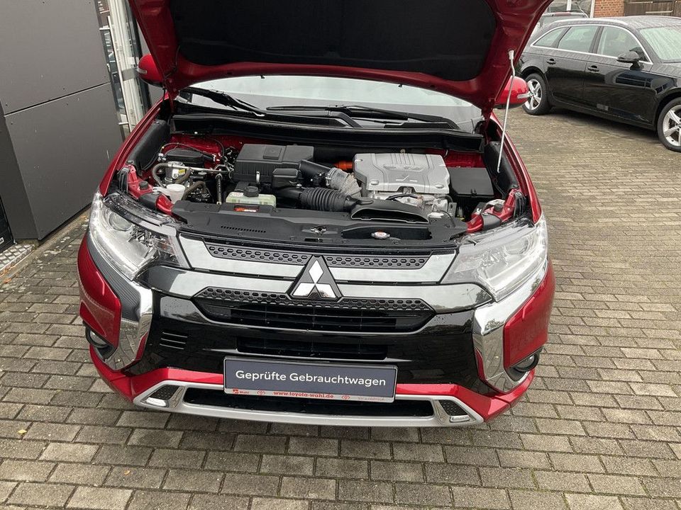 Mitsubishi Outlander Plug-in Hybrid AHK SHZ KAMERA NAVI in Neubrandenburg