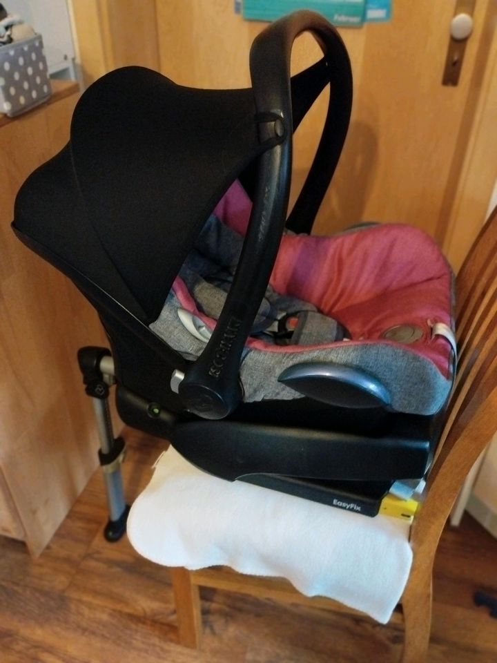 Maxi Cosi mit Isofix Station EasyFix in Oelsnitz / Vogtland