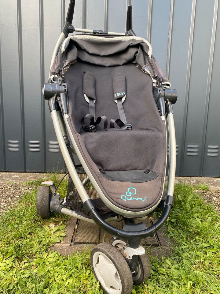 Quinny Zapp xtra schwarz mit Regenschutz und Maxi Cosi Adaptern in Obertshausen