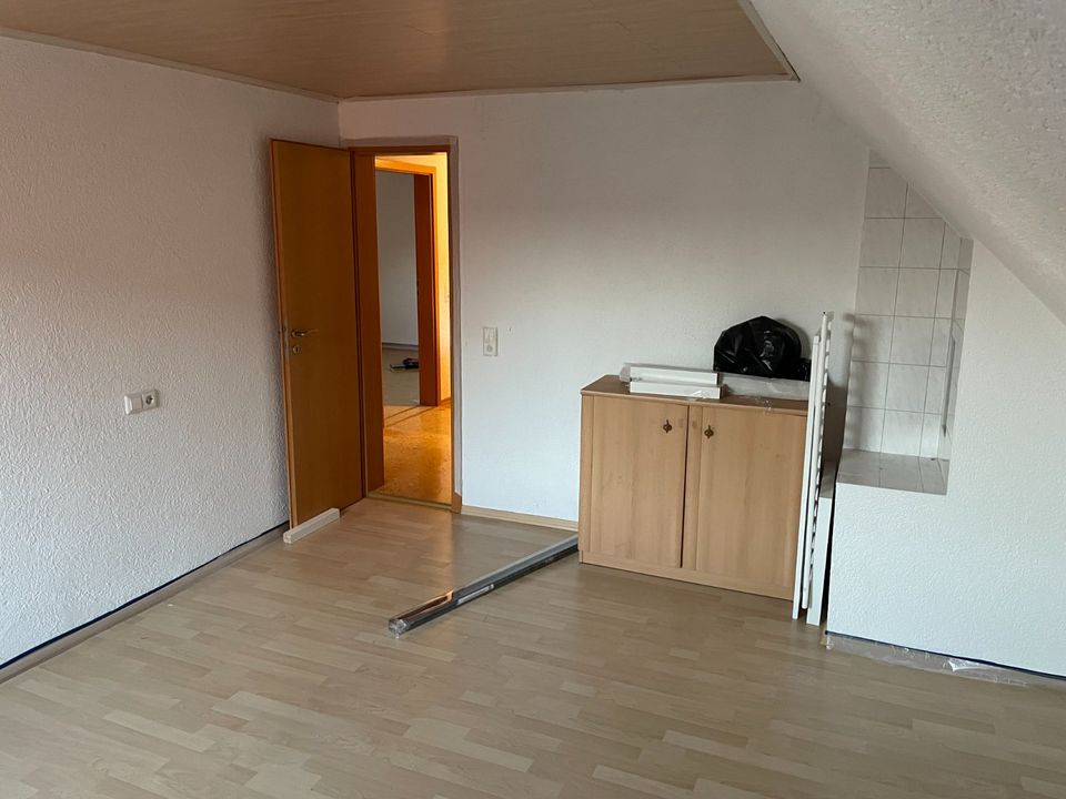 Sonnige 3 Zimmer-Dachgeschosswohnung und EBK in Niederstotzingen in Niederstotzingen