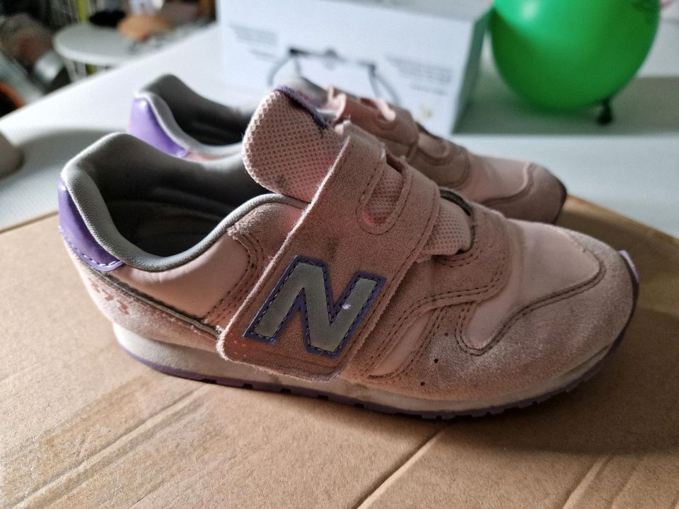 New Balance 373 Gr. 32,5 in Magdeburg