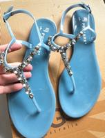 Damen Sandalen 39 mit Schmucksteinen flach blau Köln - Mülheim Vorschau