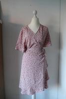 Shein Damen Wickelkleid Rosa mit weißen Blumen gr. 42 Düsseldorf - Bilk Vorschau