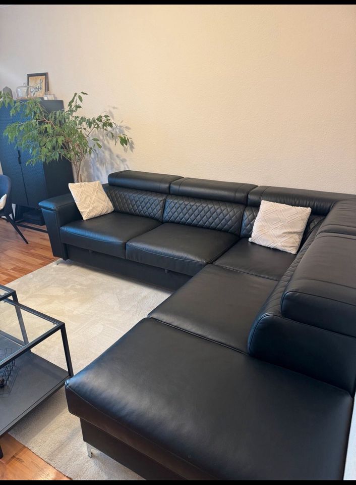 Leder Couch Sofa mit Bettfunktion und Staufläche in Rüsselsheim