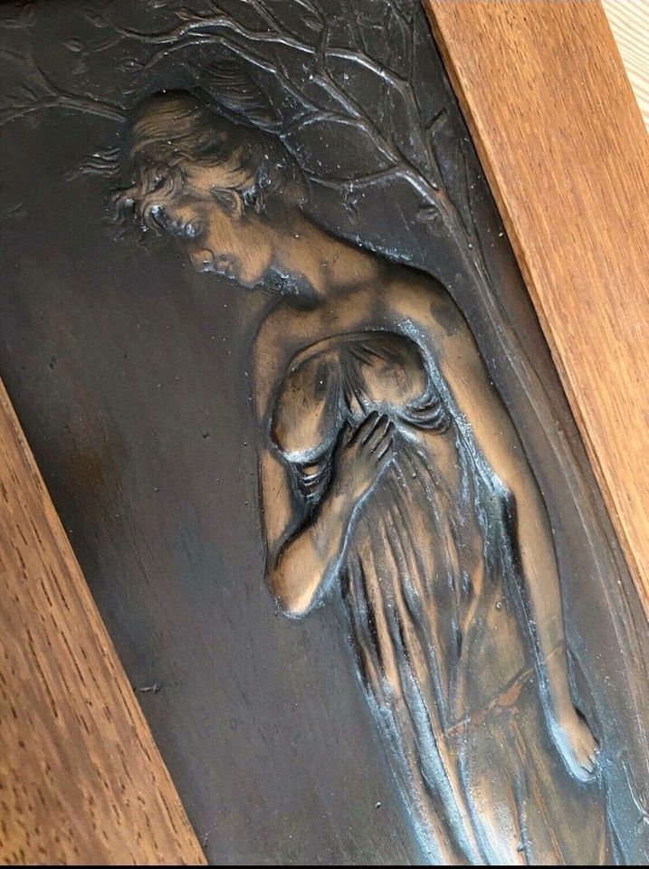 Bronze Relief Frau Jugendstil in Großbeeren