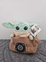 Stofftier BABY YODA in brauner Tasche Berlin - Köpenick Vorschau