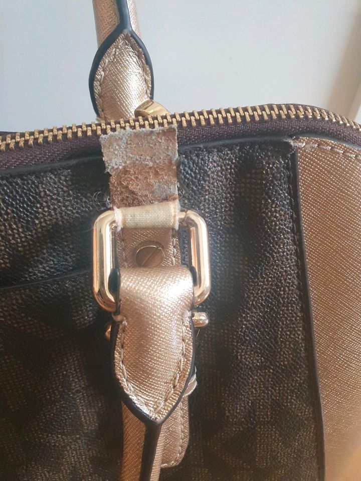 Michael Kors Tasche Original inkl. Anhänger in Germering